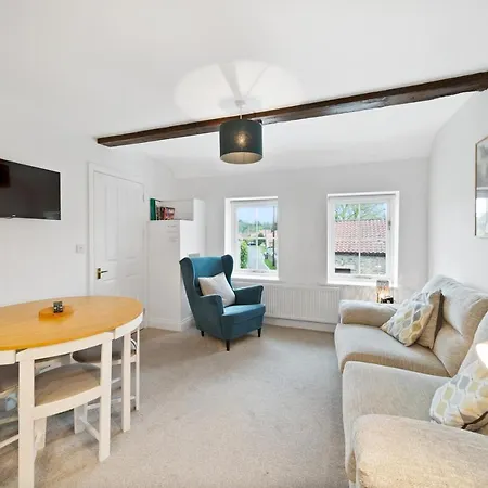 Apartman Perfect Pad For Two In Pretty Village Location Pass The Keys Pickering
